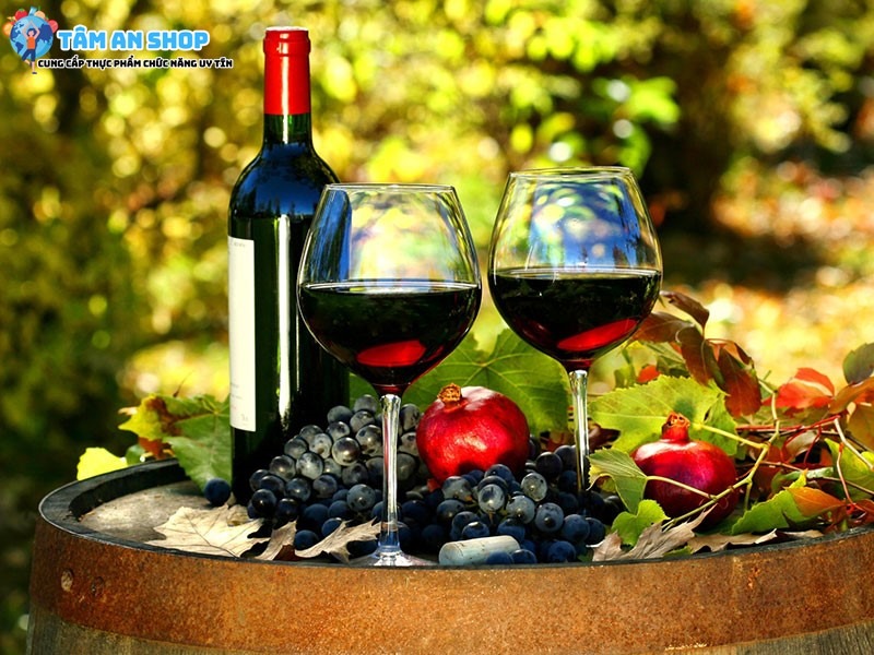 Rượu vang đỏ giúp tăng hứng thú khi quan hệ