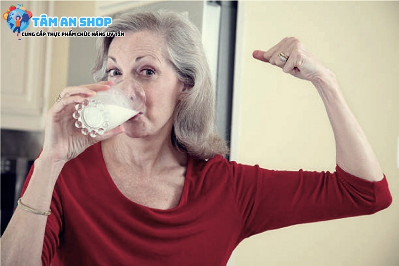 Sữa cho người già giúp cải thiện tiêu hóa