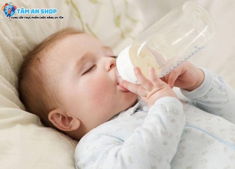 Sử dụng sữa non tổ yến cho trẻ dưới 12 tháng tuổi