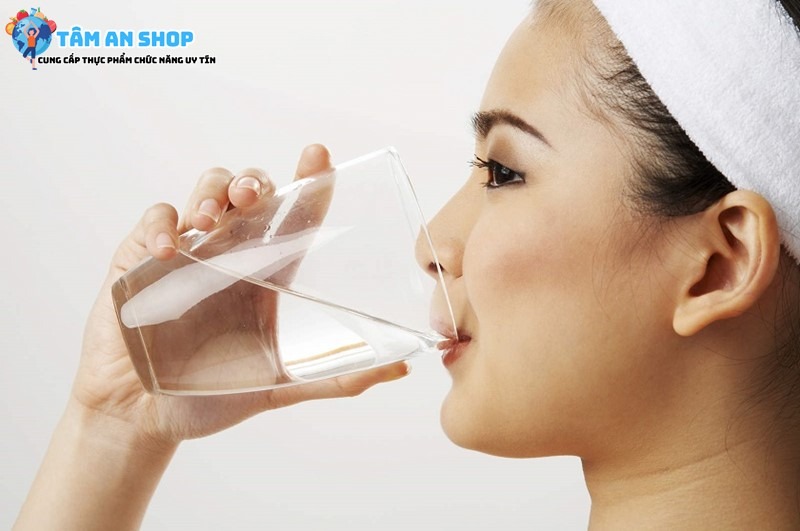 Uống nhiều nước lọc để sản phẩm được hấp thụ